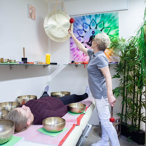 Hausarzt Arnsberg - Stoll - Tibetische Klangtherapie in unserer Praxis